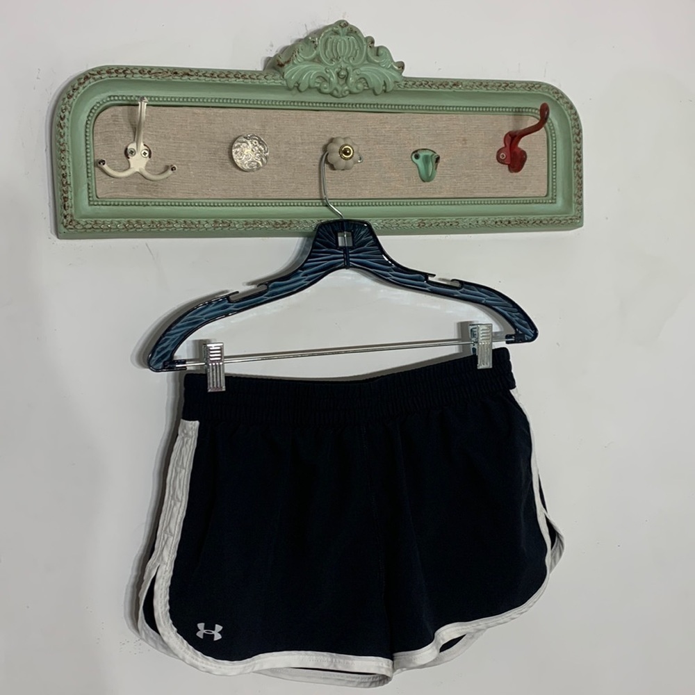 Under armor fitted black white piping running shorts small women’s